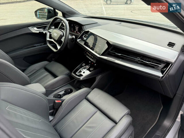 Серый Ауди Q4 Sportback e-tron, объемом двигателя 0 л и пробегом 82 тыс. км за 33000 $, фото 19 на Automoto.ua