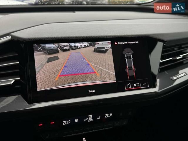 Серый Ауди Q4 Sportback e-tron, объемом двигателя 0 л и пробегом 70 тыс. км за 33990 $, фото 19 на Automoto.ua