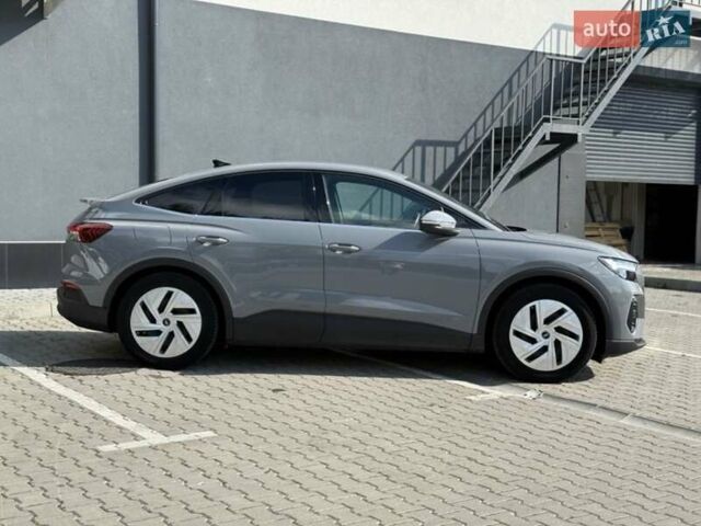 Сірий Ауді Q4 Sportback e-tron, об'ємом двигуна 0 л та пробігом 43 тис. км за 25500 $, фото 2 на Automoto.ua