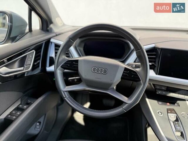 Сірий Ауді Q4 Sportback e-tron, об'ємом двигуна 0 л та пробігом 43 тис. км за 25500 $, фото 35 на Automoto.ua