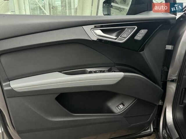 Серый Ауди Q4 Sportback e-tron, объемом двигателя 0 л и пробегом 70 тыс. км за 33990 $, фото 9 на Automoto.ua