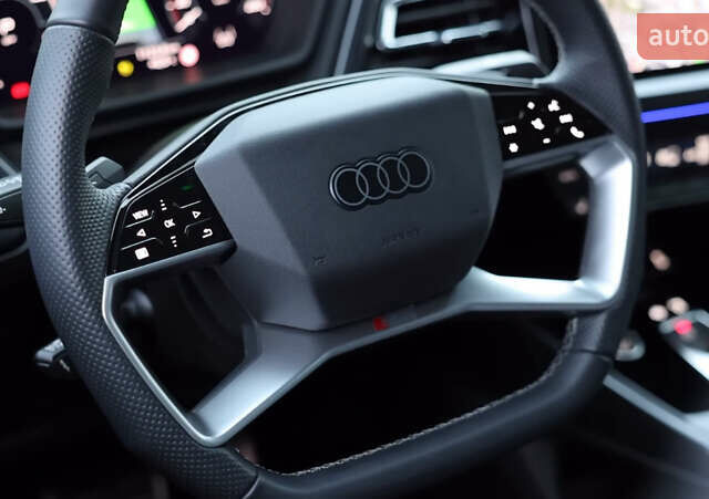 Серый Ауди Q4 Sportback e-tron, объемом двигателя 0 л и пробегом 25 тыс. км за 36000 $, фото 2 на Automoto.ua