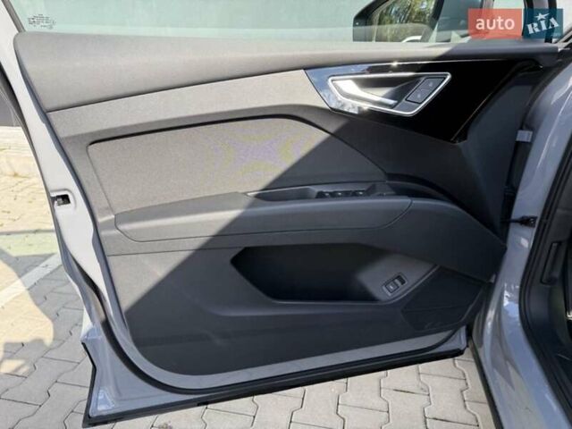 Сірий Ауді Q4 Sportback e-tron, об'ємом двигуна 0 л та пробігом 43 тис. км за 25500 $, фото 21 на Automoto.ua