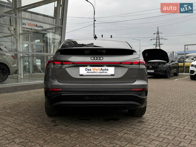 Серый Ауди Q4 Sportback e-tron, объемом двигателя 0 л и пробегом 70 тыс. км за 33990 $, фото 4 на Automoto.ua
