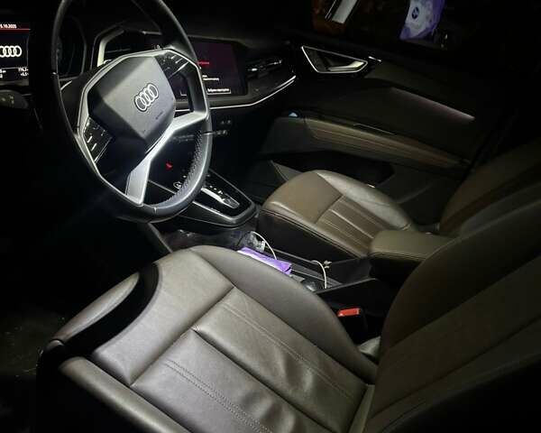 Сірий Ауді Q4 Sportback e-tron, об'ємом двигуна 0 л та пробігом 24 тис. км за 34500 $, фото 4 на Automoto.ua