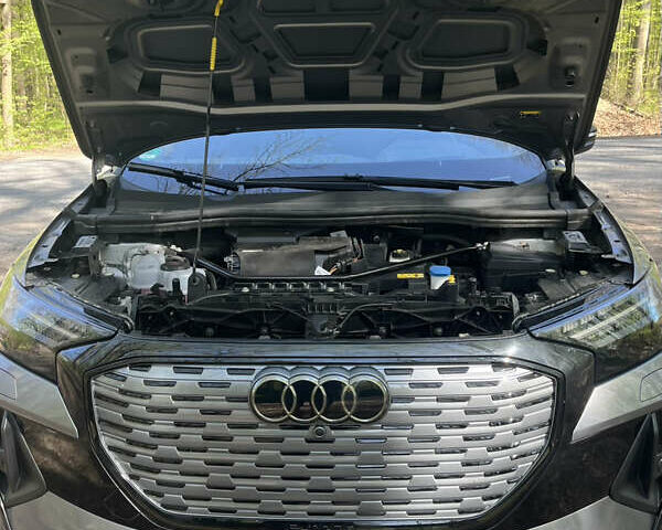 Сірий Ауді Q4 Sportback e-tron, об'ємом двигуна 0 л та пробігом 25 тис. км за 36000 $, фото 7 на Automoto.ua