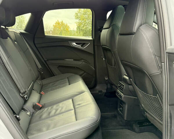 Серый Ауди Q4 Sportback e-tron, объемом двигателя 0 л и пробегом 82 тыс. км за 33000 $, фото 18 на Automoto.ua