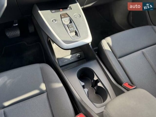 Сірий Ауді Q4 Sportback e-tron, об'ємом двигуна 0 л та пробігом 43 тис. км за 25500 $, фото 32 на Automoto.ua