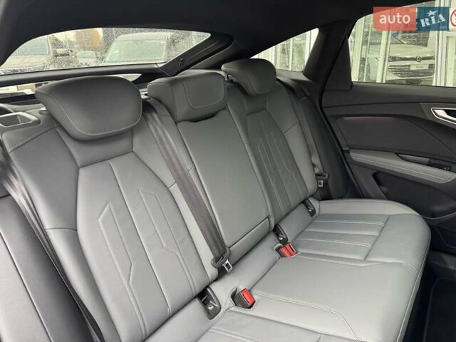 Серый Ауди Q4 Sportback e-tron, объемом двигателя 0 л и пробегом 70 тыс. км за 33990 $, фото 21 на Automoto.ua