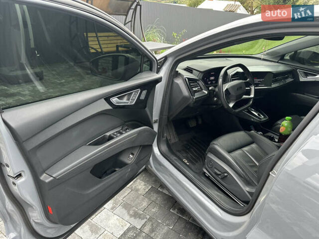 Сірий Ауді Q4 Sportback e-tron, об'ємом двигуна 0 л та пробігом 31 тис. км за 30800 $, фото 16 на Automoto.ua