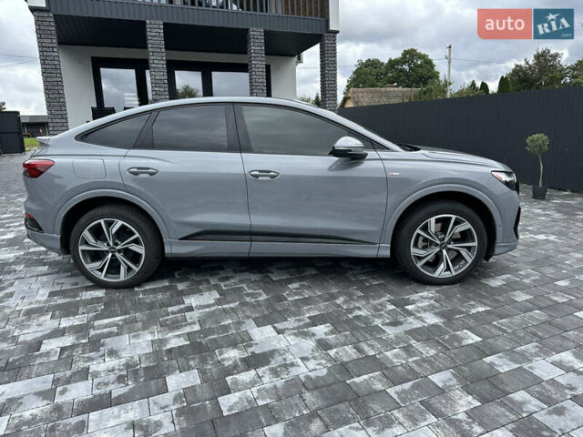 Сірий Ауді Q4 Sportback e-tron, об'ємом двигуна 0 л та пробігом 31 тис. км за 30800 $, фото 2 на Automoto.ua