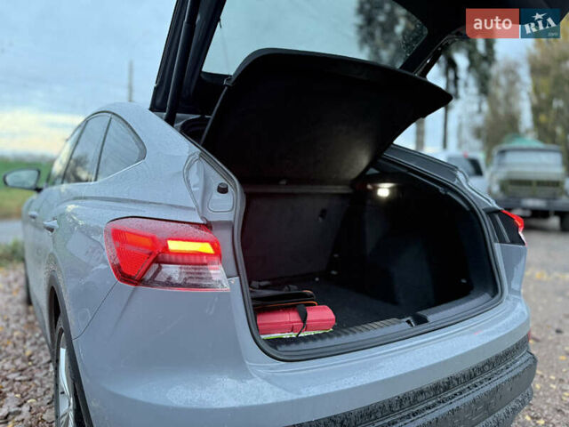 Серый Ауди Q4 Sportback e-tron, объемом двигателя 0 л и пробегом 43 тыс. км за 27999 $, фото 48 на Automoto.ua
