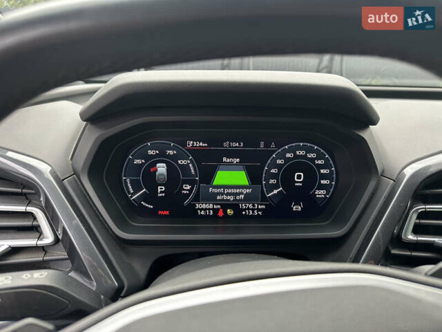 Сірий Ауді Q4 Sportback e-tron, об'ємом двигуна 0 л та пробігом 31 тис. км за 30800 $, фото 20 на Automoto.ua