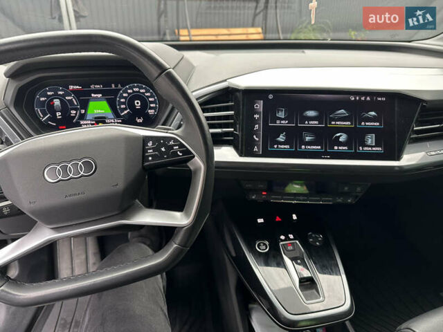 Сірий Ауді Q4 Sportback e-tron, об'ємом двигуна 0 л та пробігом 31 тис. км за 30800 $, фото 21 на Automoto.ua