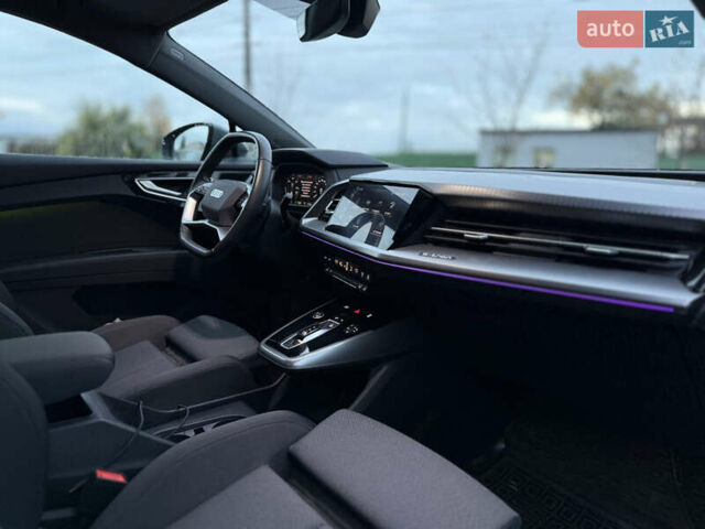 Серый Ауди Q4 Sportback e-tron, объемом двигателя 0 л и пробегом 43 тыс. км за 27999 $, фото 6 на Automoto.ua