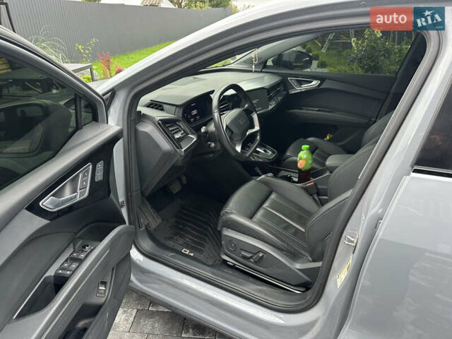 Сірий Ауді Q4 Sportback e-tron, об'ємом двигуна 0 л та пробігом 31 тис. км за 30800 $, фото 15 на Automoto.ua