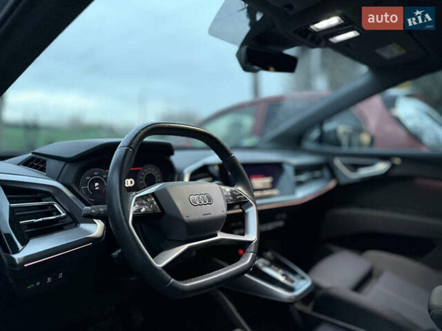 Серый Ауди Q4 Sportback e-tron, объемом двигателя 0 л и пробегом 43 тыс. км за 27999 $, фото 3 на Automoto.ua