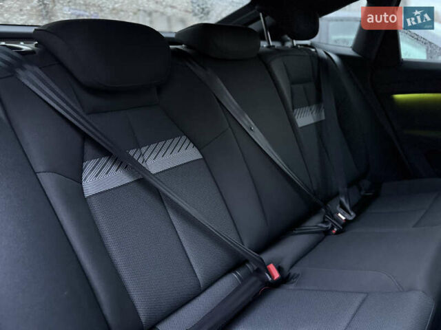 Серый Ауди Q4 Sportback e-tron, объемом двигателя 0 л и пробегом 43 тыс. км за 27999 $, фото 9 на Automoto.ua