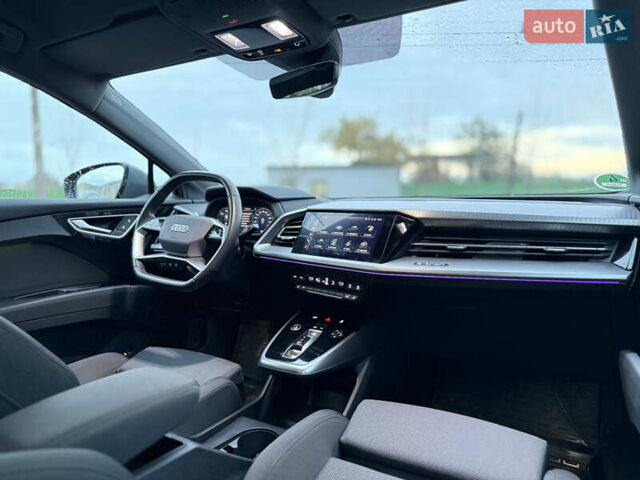 Серый Ауди Q4 Sportback e-tron, объемом двигателя 0 л и пробегом 43 тыс. км за 27999 $, фото 5 на Automoto.ua