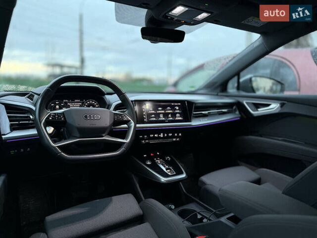 Серый Ауди Q4 Sportback e-tron, объемом двигателя 0 л и пробегом 43 тыс. км за 27999 $, фото 4 на Automoto.ua