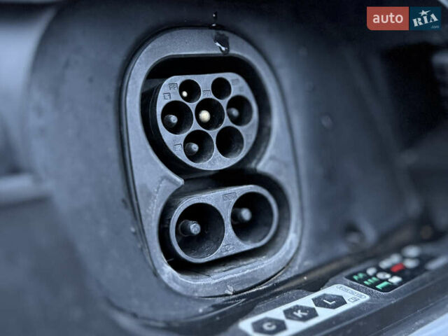 Серый Ауди Q4 Sportback e-tron, объемом двигателя 0 л и пробегом 43 тыс. км за 27999 $, фото 37 на Automoto.ua