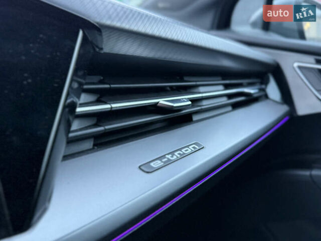 Серый Ауди Q4 Sportback e-tron, объемом двигателя 0 л и пробегом 43 тыс. км за 27999 $, фото 19 на Automoto.ua