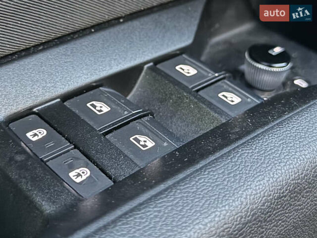 Серый Ауди Q4 Sportback e-tron, объемом двигателя 0 л и пробегом 43 тыс. км за 27999 $, фото 31 на Automoto.ua