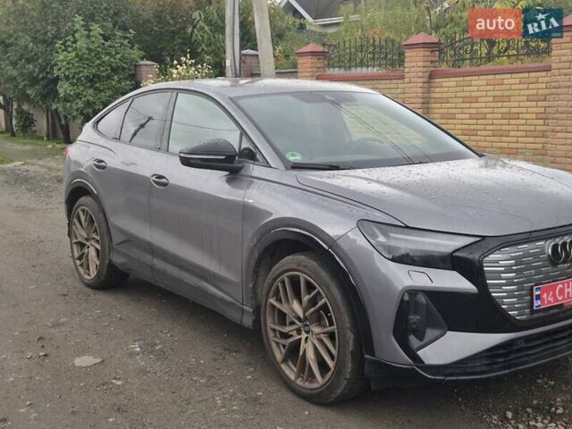 Серый Ауди Q4 Sportback e-tron, объемом двигателя 0 л и пробегом 27 тыс. км за 38000 $, фото 3 на Automoto.ua