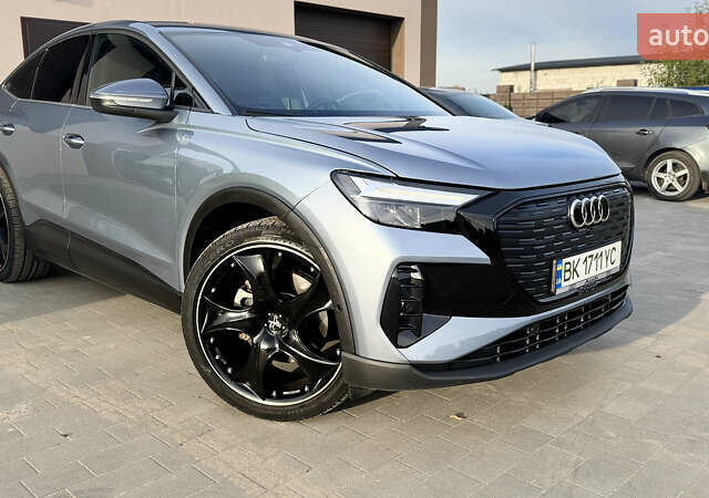Синий Ауди Q4 Sportback e-tron, объемом двигателя 0 л и пробегом 37 тыс. км за 31900 $, фото 43 на Automoto.ua