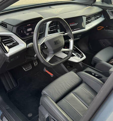 Синий Ауди Q4 Sportback e-tron, объемом двигателя 0 л и пробегом 37 тыс. км за 31900 $, фото 17 на Automoto.ua