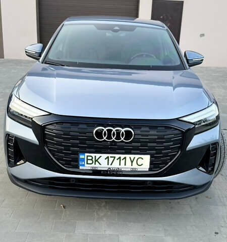 Синий Ауди Q4 Sportback e-tron, объемом двигателя 0 л и пробегом 37 тыс. км за 31900 $, фото 48 на Automoto.ua