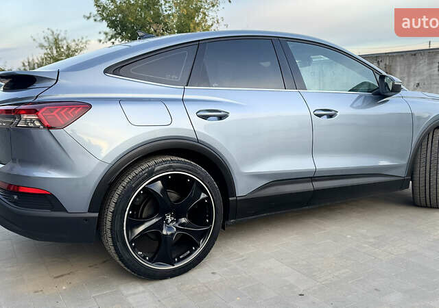 Синий Ауди Q4 Sportback e-tron, объемом двигателя 0 л и пробегом 37 тыс. км за 31900 $, фото 13 на Automoto.ua