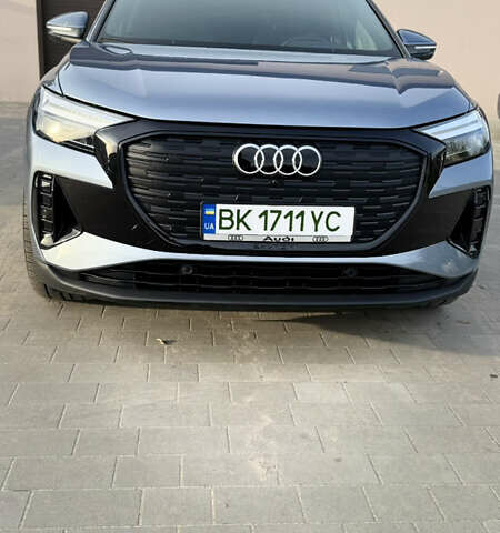Синий Ауди Q4 Sportback e-tron, объемом двигателя 0 л и пробегом 37 тыс. км за 31900 $, фото 46 на Automoto.ua
