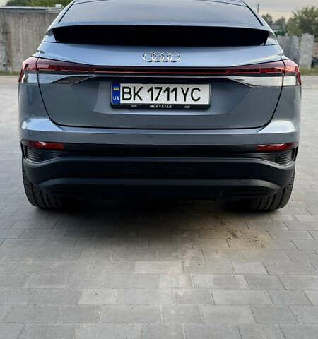 Синий Ауди Q4 Sportback e-tron, объемом двигателя 0 л и пробегом 37 тыс. км за 31900 $, фото 9 на Automoto.ua