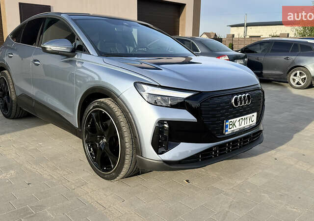 Синий Ауди Q4 Sportback e-tron, объемом двигателя 0 л и пробегом 37 тыс. км за 31900 $, фото 26 на Automoto.ua