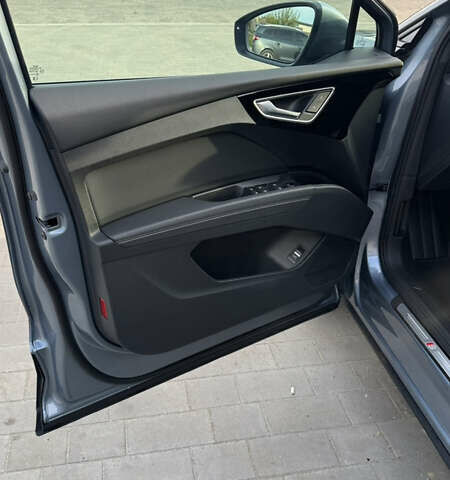 Синий Ауди Q4 Sportback e-tron, объемом двигателя 0 л и пробегом 37 тыс. км за 31900 $, фото 16 на Automoto.ua