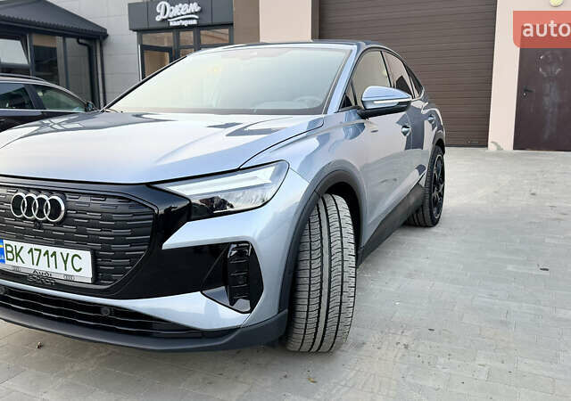 Синий Ауди Q4 Sportback e-tron, объемом двигателя 0 л и пробегом 37 тыс. км за 31900 $, фото 6 на Automoto.ua