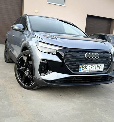 Синий Ауди Q4 Sportback e-tron, объемом двигателя 0 л и пробегом 37 тыс. км за 31900 $, фото 1 на Automoto.ua