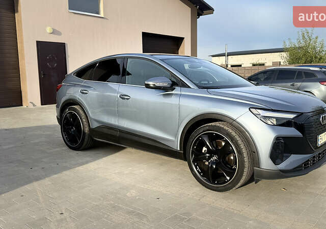 Синий Ауди Q4 Sportback e-tron, объемом двигателя 0 л и пробегом 37 тыс. км за 31900 $, фото 49 на Automoto.ua