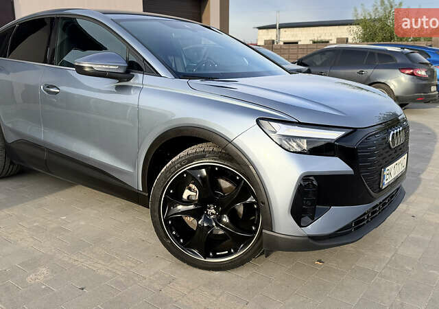 Синий Ауди Q4 Sportback e-tron, объемом двигателя 0 л и пробегом 37 тыс. км за 31900 $, фото 45 на Automoto.ua