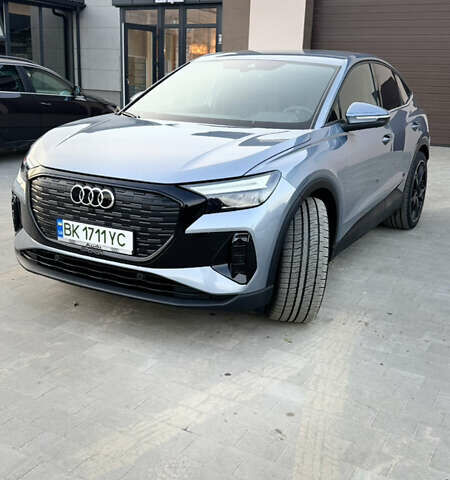 Синий Ауди Q4 Sportback e-tron, объемом двигателя 0 л и пробегом 37 тыс. км за 31900 $, фото 5 на Automoto.ua