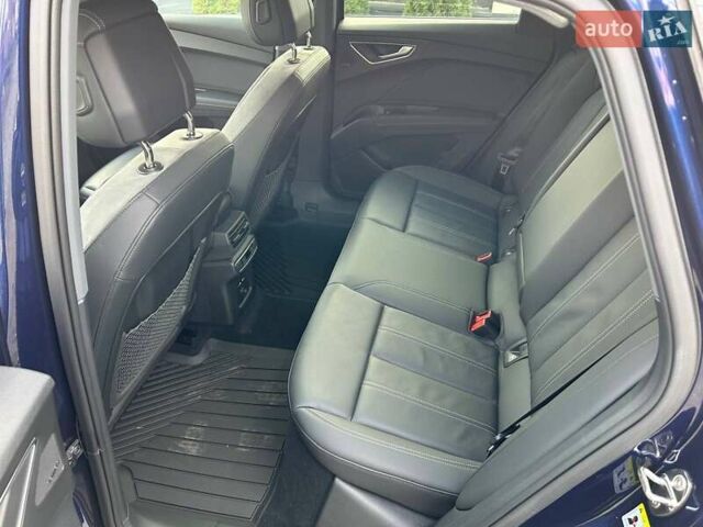 Синий Ауди Q4 Sportback e-tron, объемом двигателя 0 л и пробегом 19 тыс. км за 37999 $, фото 10 на Automoto.ua