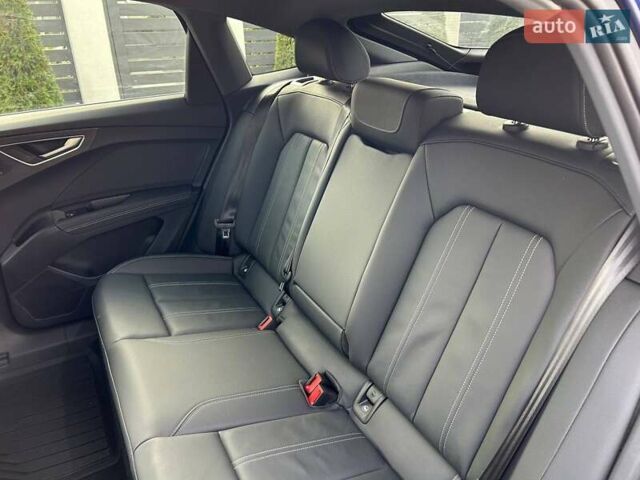 Синий Ауди Q4 Sportback e-tron, объемом двигателя 0 л и пробегом 19 тыс. км за 37999 $, фото 11 на Automoto.ua