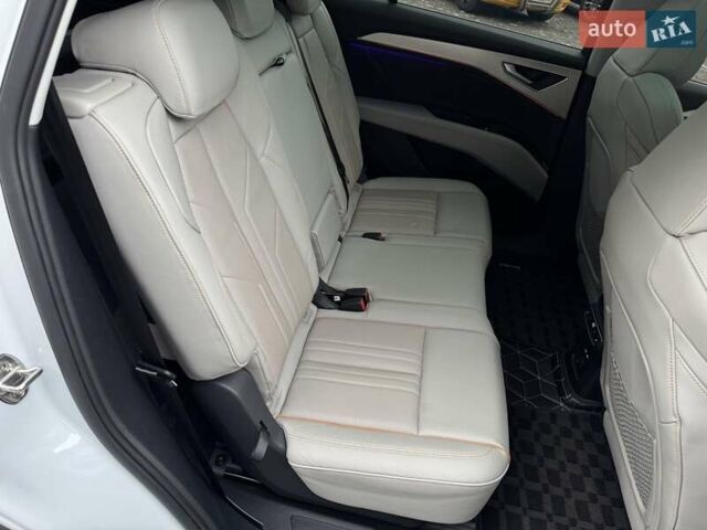 Білий Ауді Q5 e-tron, об'ємом двигуна 0 л та пробігом 36 тис. км за 31500 $, фото 45 на Automoto.ua