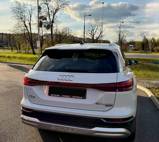 Белый Ауди Q5 e-tron, объемом двигателя 0 л и пробегом 35 тыс. км за 35000 $, фото 5 на Automoto.ua