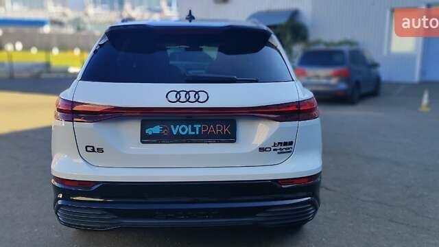 Білий Ауді Q5 e-tron, об'ємом двигуна 0 л та пробігом 1 тис. км за 45000 $, фото 3 на Automoto.ua