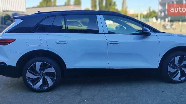 Белый Ауди Q5 e-tron, объемом двигателя 0 л и пробегом 1 тыс. км за 47000 $, фото 4 на Automoto.ua