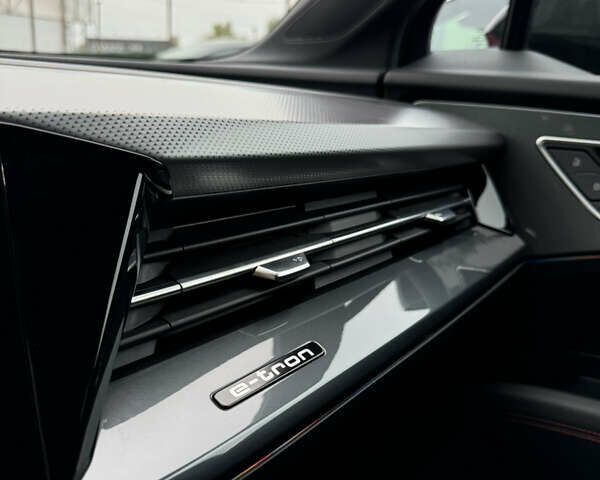 Червоний Ауді Q5 e-tron, об'ємом двигуна 0 л та пробігом 37 тис. км за 32800 $, фото 30 на Automoto.ua