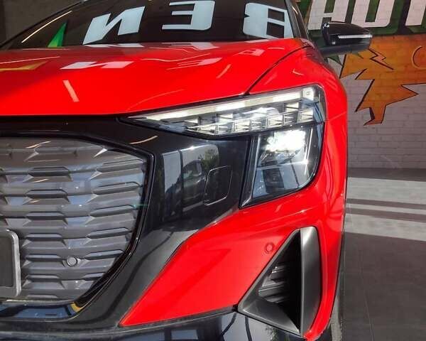 Червоний Ауді Q5 e-tron, об'ємом двигуна 0 л та пробігом 13 тис. км за 33900 $, фото 4 на Automoto.ua