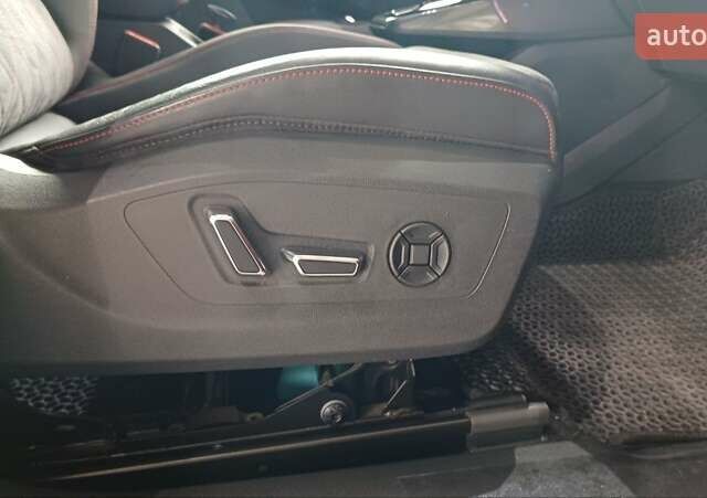 Червоний Ауді Q5 e-tron, об'ємом двигуна 0 л та пробігом 41 тис. км за 33999 $, фото 25 на Automoto.ua